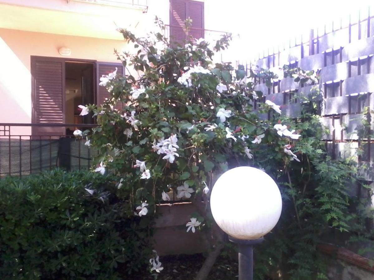 Sperone Hotell Mandra Capreria Exteriör bild