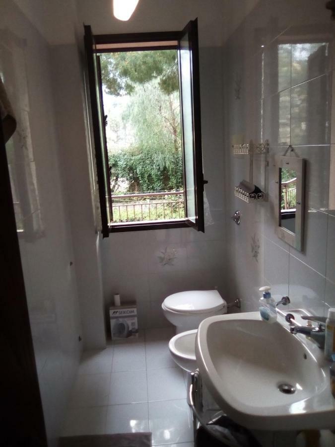 Sperone Hotell Mandra Capreria Exteriör bild